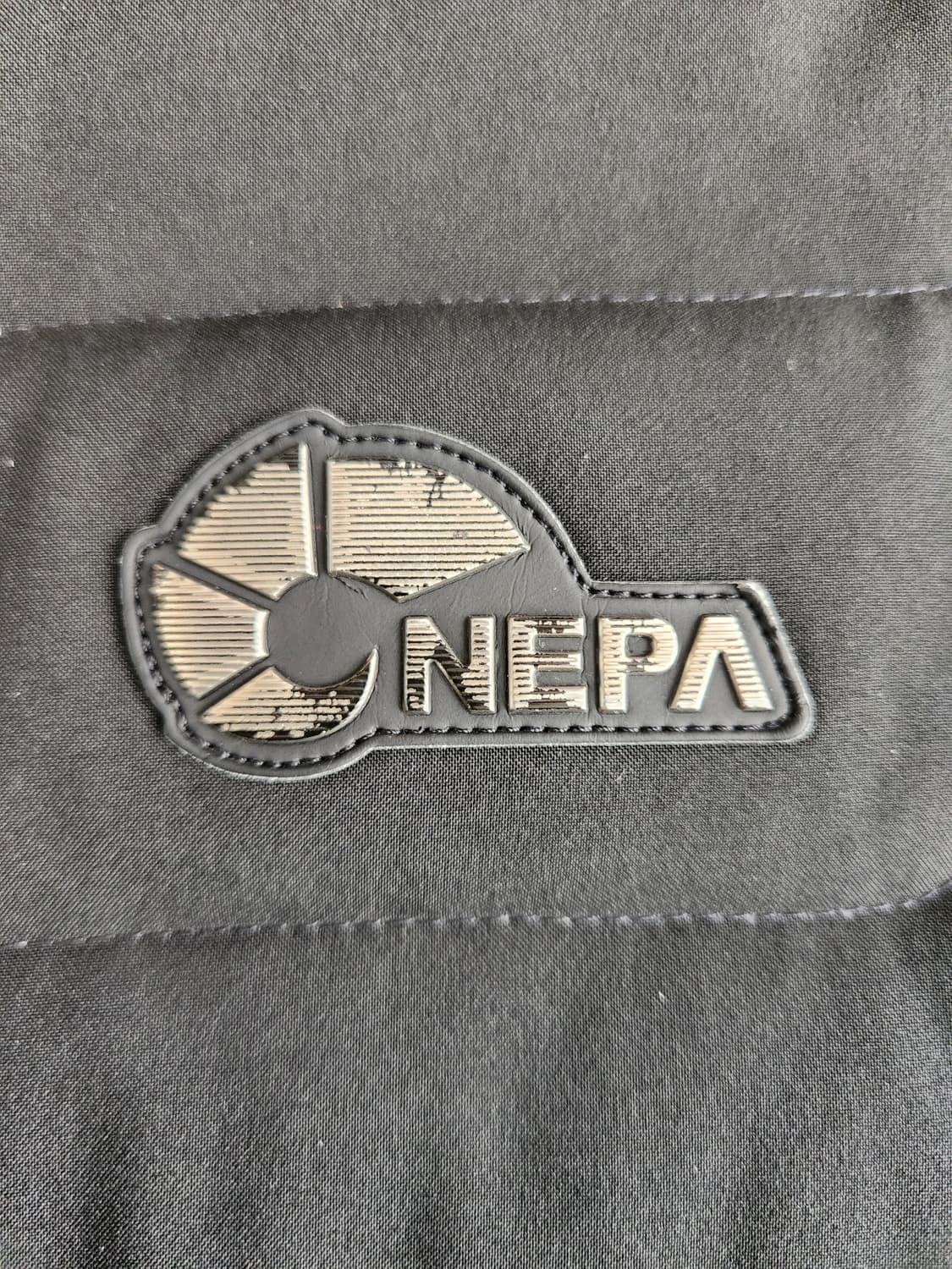 네파 구스다운 경량패딩 사이즈xl

사용감은 있지만 오염 하자 없이 깨끗 상품이미지3