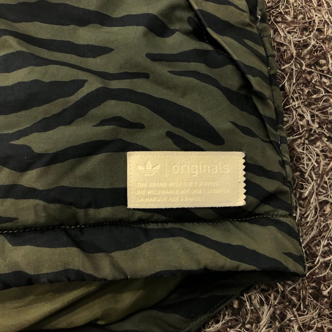 95 아디다스 카모 패턴 패딩 조끼 상품이미지3