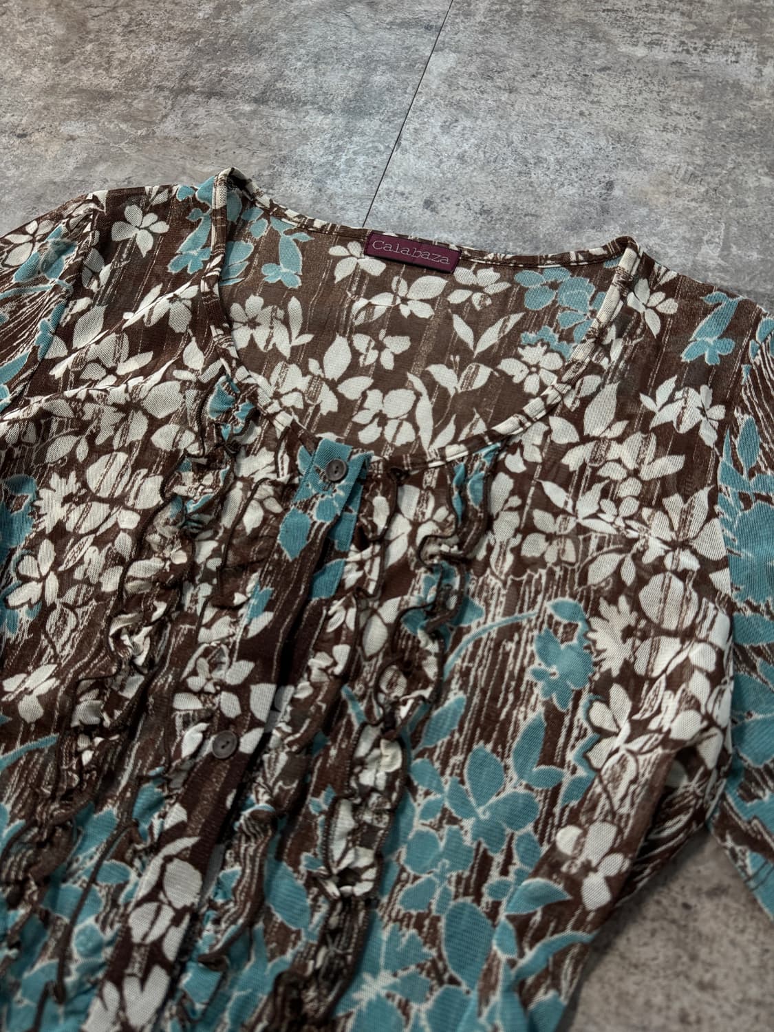 러플 플라워 패턴 언발 트임 블라우스  상품이미지2