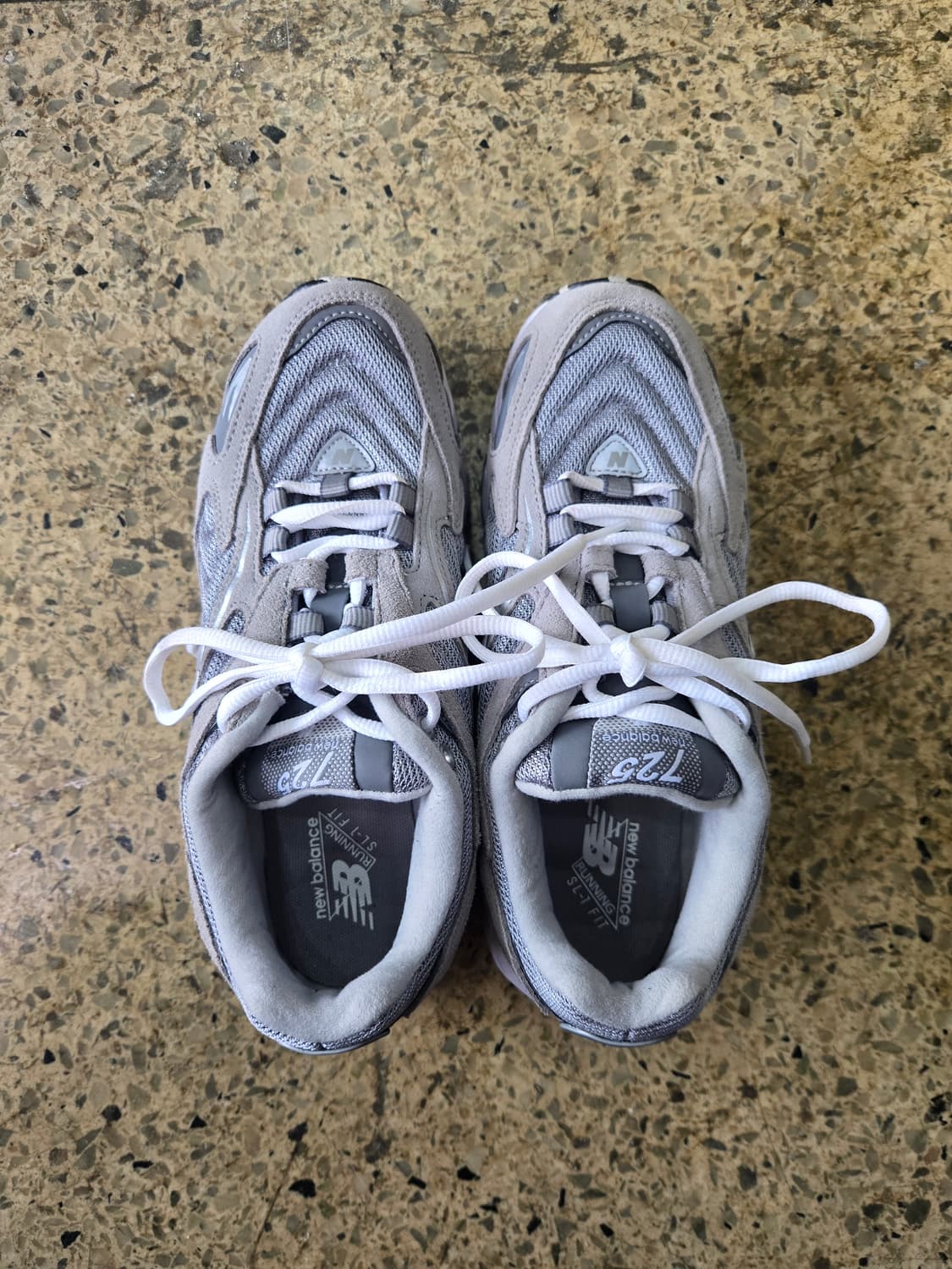 뉴발란스 725 그레이 운동화 상품이미지4