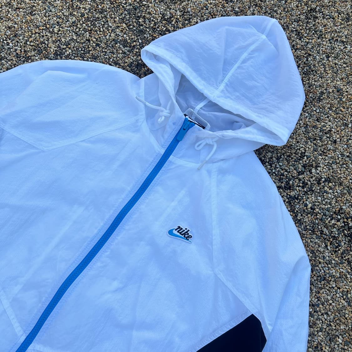 나이키(NIKE) 화이트 후드 오버핏 바람막이 자켓 상품이미지2