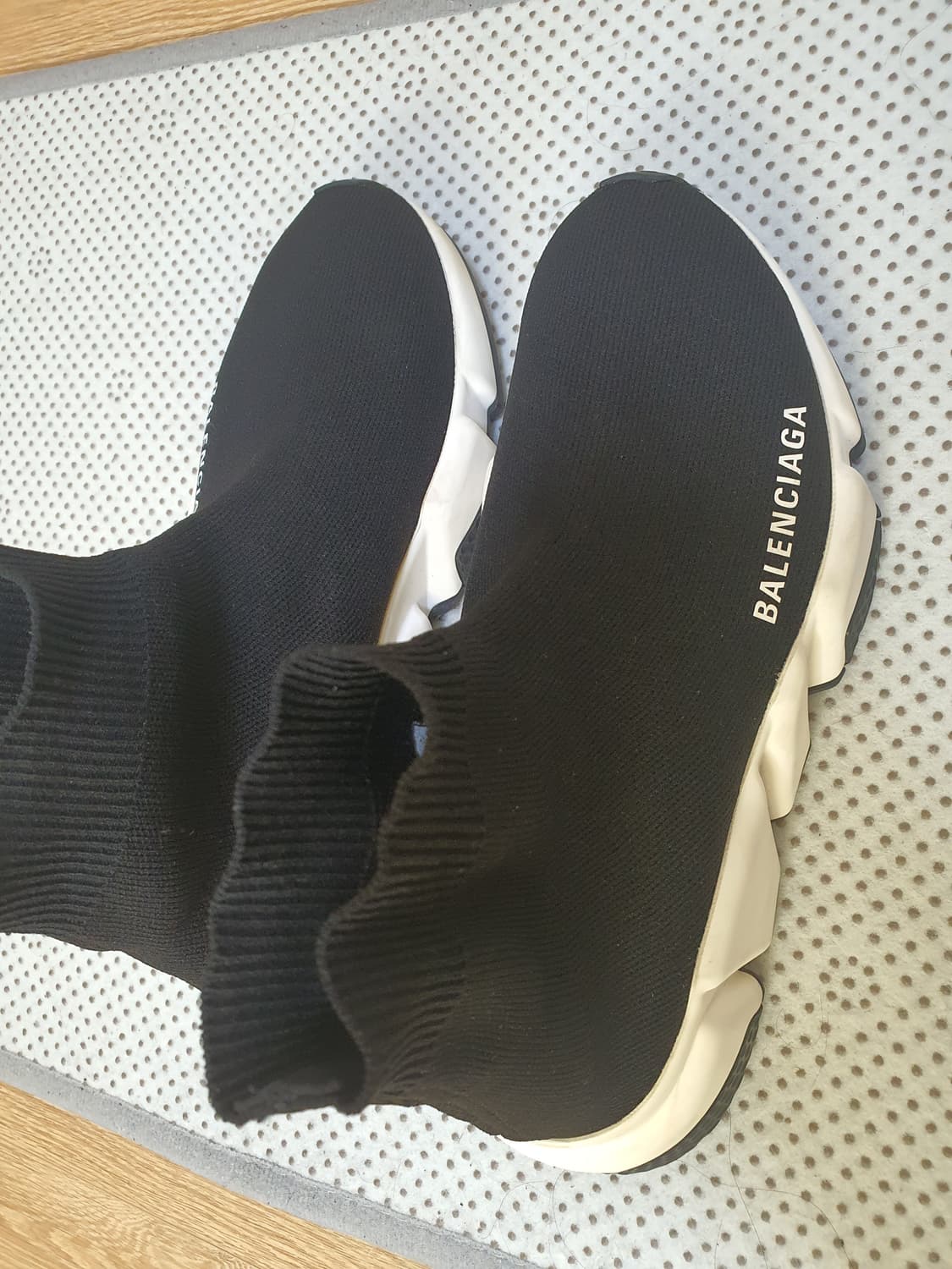 발렌시아가 스피드러너 상태좋고 깨끗해요 사이즈 35 상품이미지3