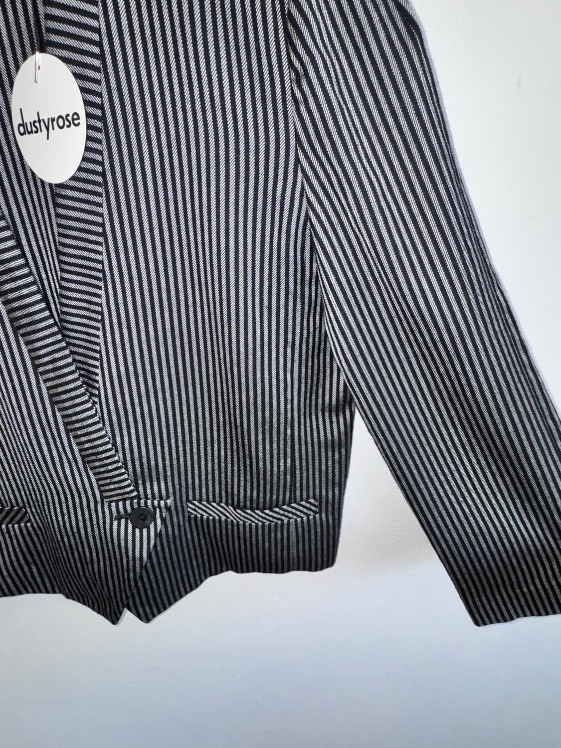 블랙&화이트 노카라 스트라이프 블레이저 상품이미지2