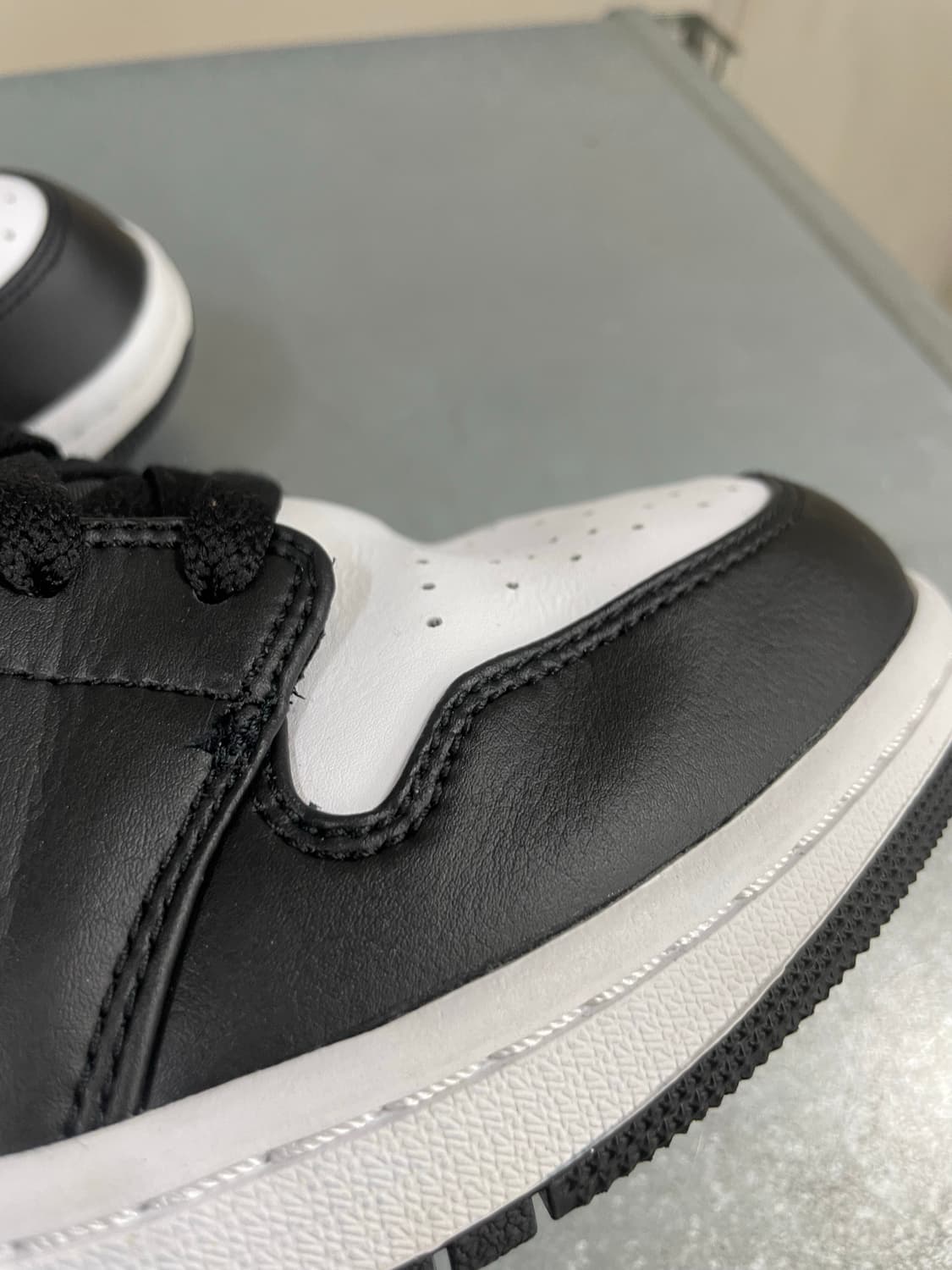 에어조던1 미드 폴른 300 상품이미지7