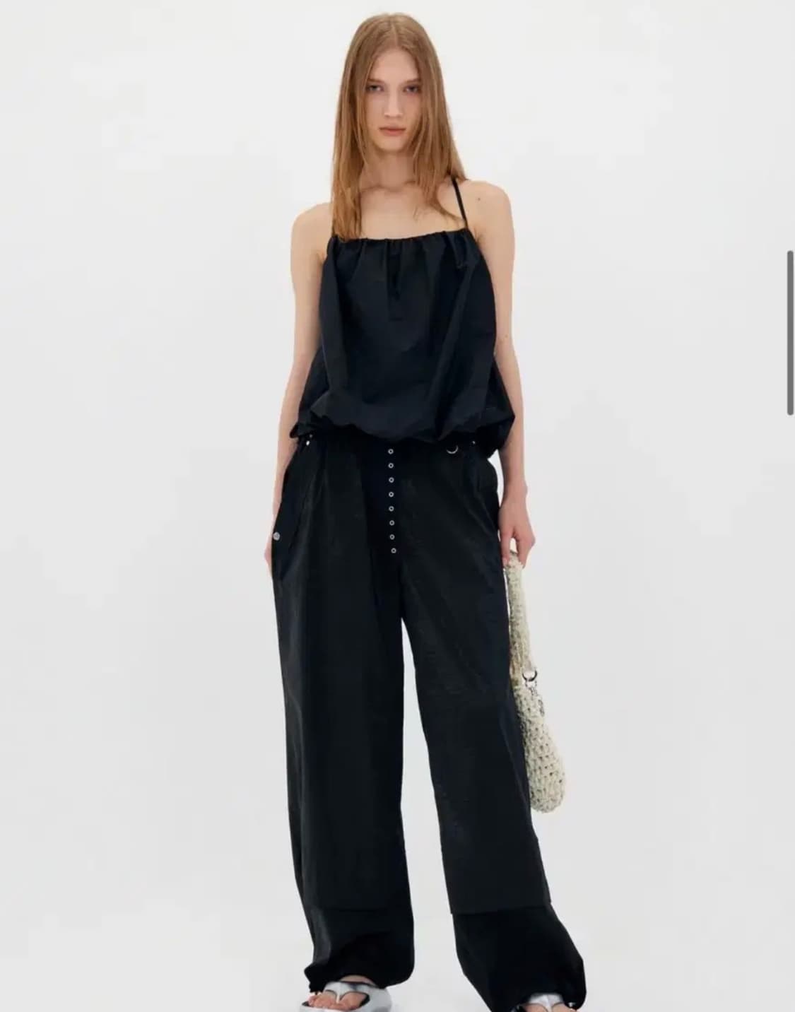 로우클래식 볼륨 슬리브리스 탑 블랙 상품이미지1