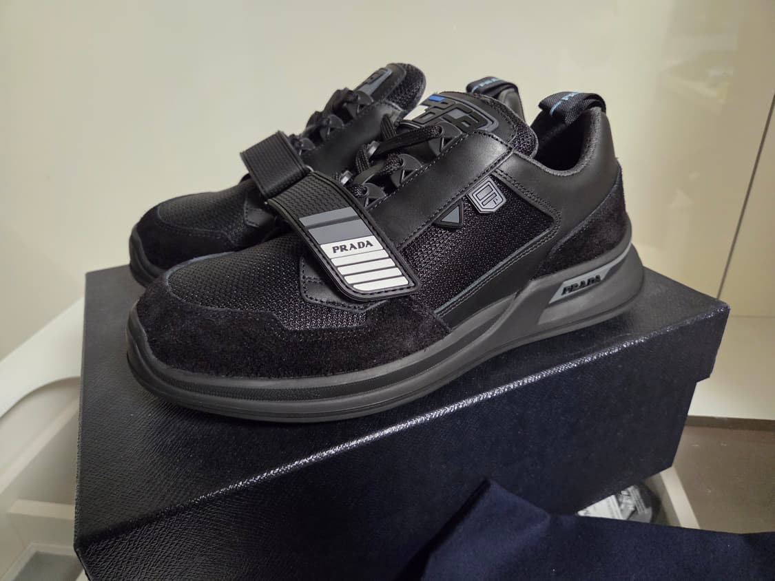 프라다 벨크로 스니커즈 블랙 상품이미지1