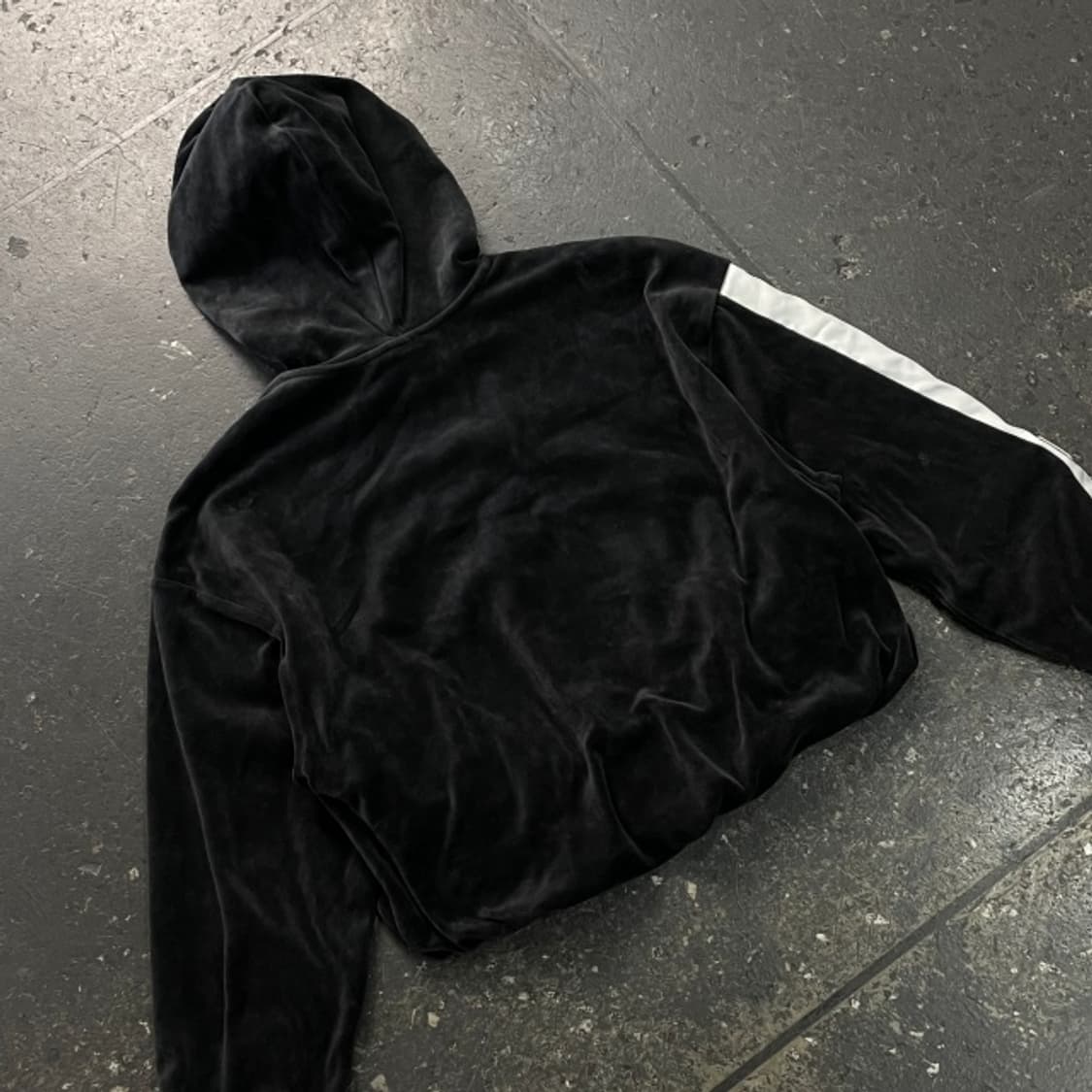 90 아디다스 아디브레이크 벨벳 크롭 후드티  상품이미지5