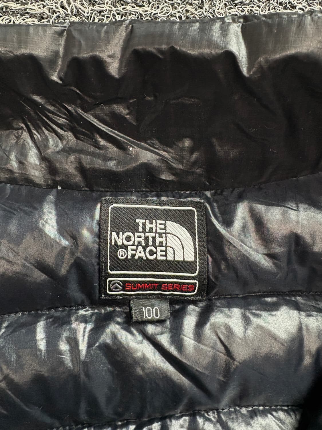 노스페이스 써밋시리즈 블랙 글로시 구스 다운 경량 패딩 2260 상품이미지4