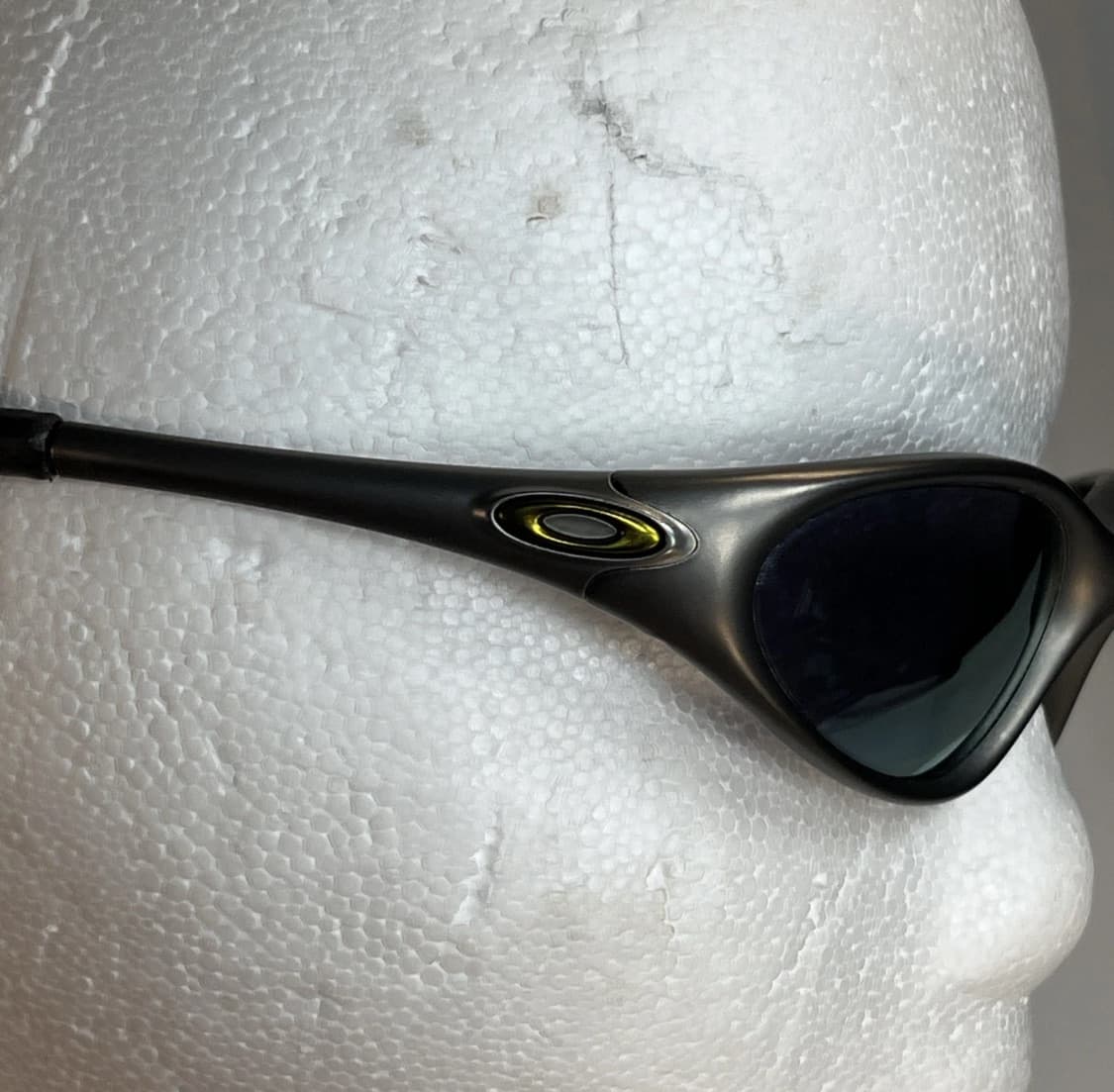 오클리 미뉴트 1.0 건메탈 그레이/그린 상품이미지4