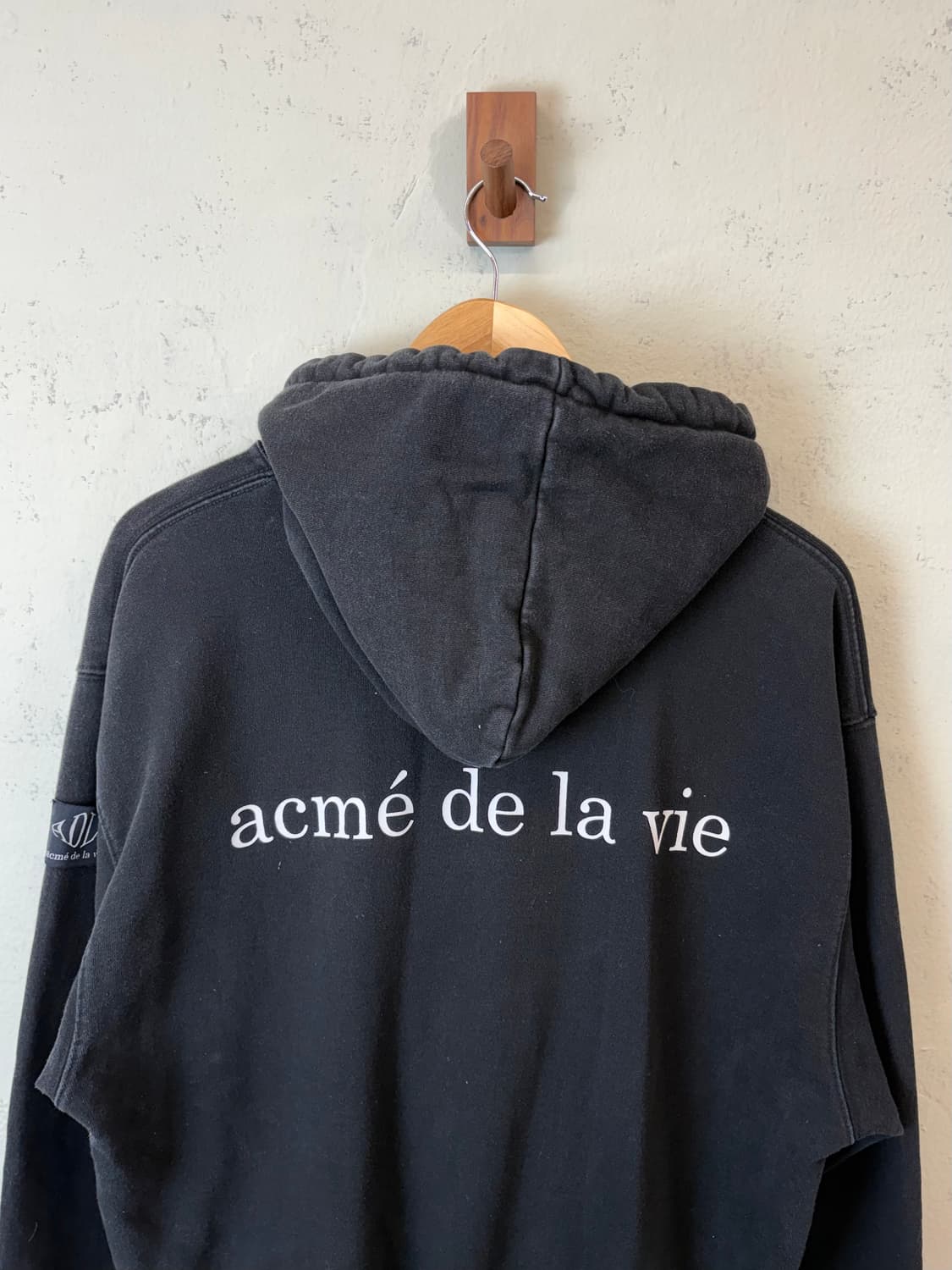 아크메드라비 프린팅 후드티 블랙 상품이미지4