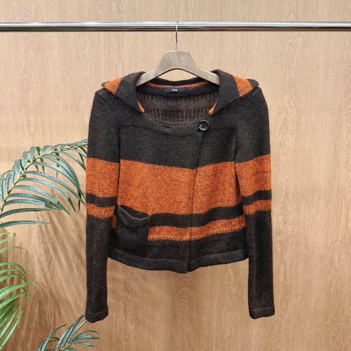 시스템 니트 가디건 스트라이프 숄카라 버튼 디테일 오렌지 브라운 배색 상품이미지1