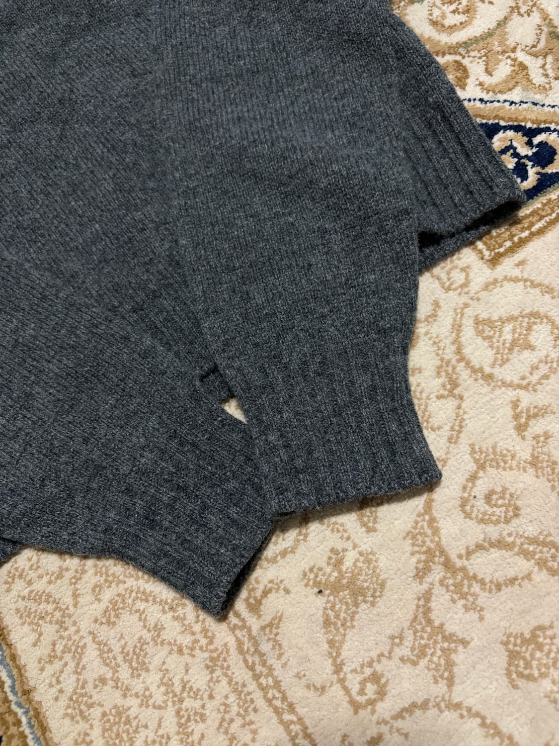 얼바닉 릭비 브이넥 니트 차콜 상품이미지7