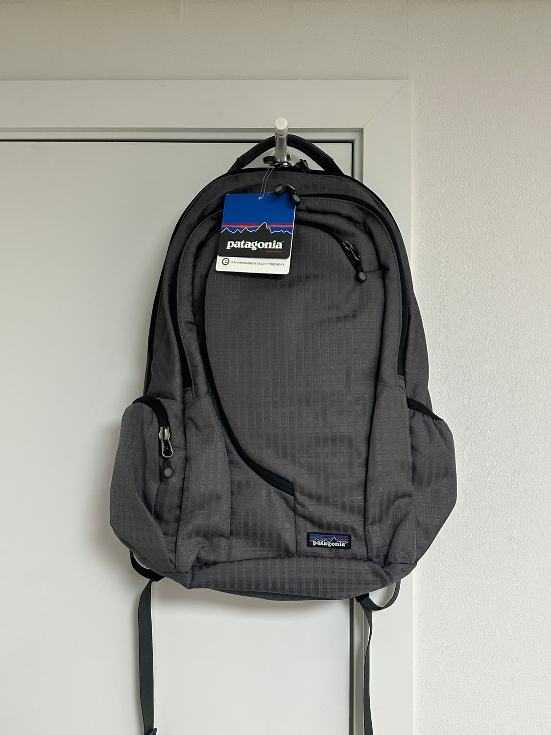 파타고니아 LIGHTWIRE 그레이 백팩 상품이미지1