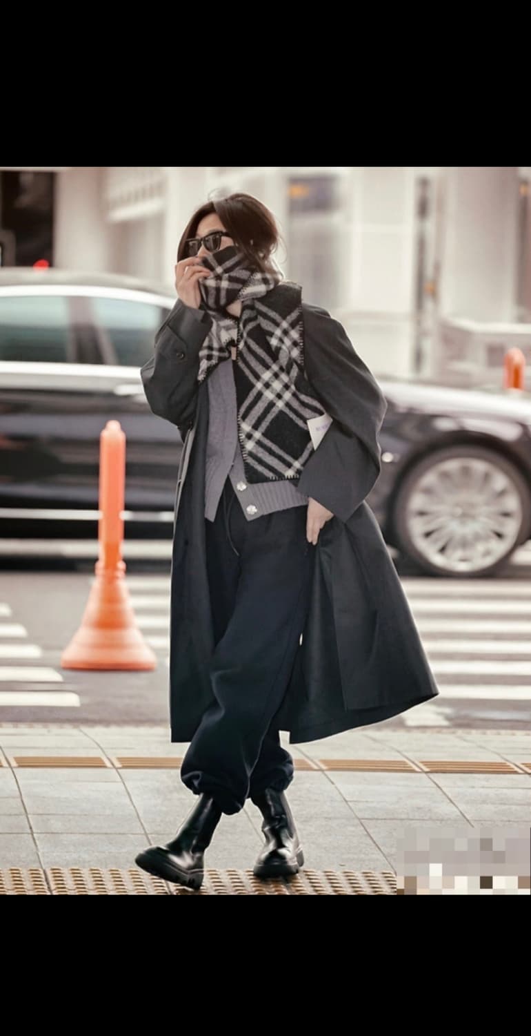 새상품)버버리 23FW 다니엘리 크리퍼 첼시부츠 43사이즈 팝니다 상품이미지4