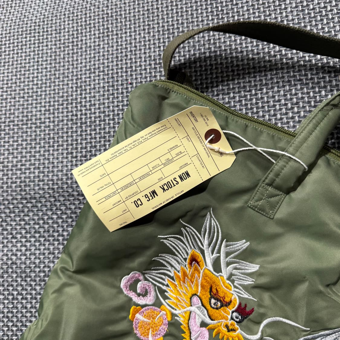 빈티지 밀리터리 자수 가방 상품이미지3