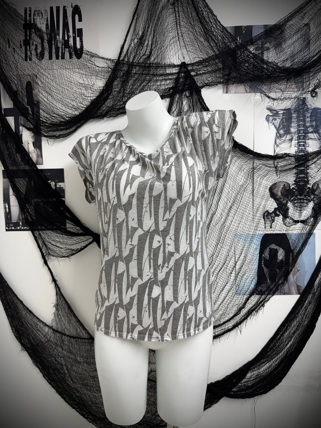 Pattern back detailed halfsleeve 상품이미지2