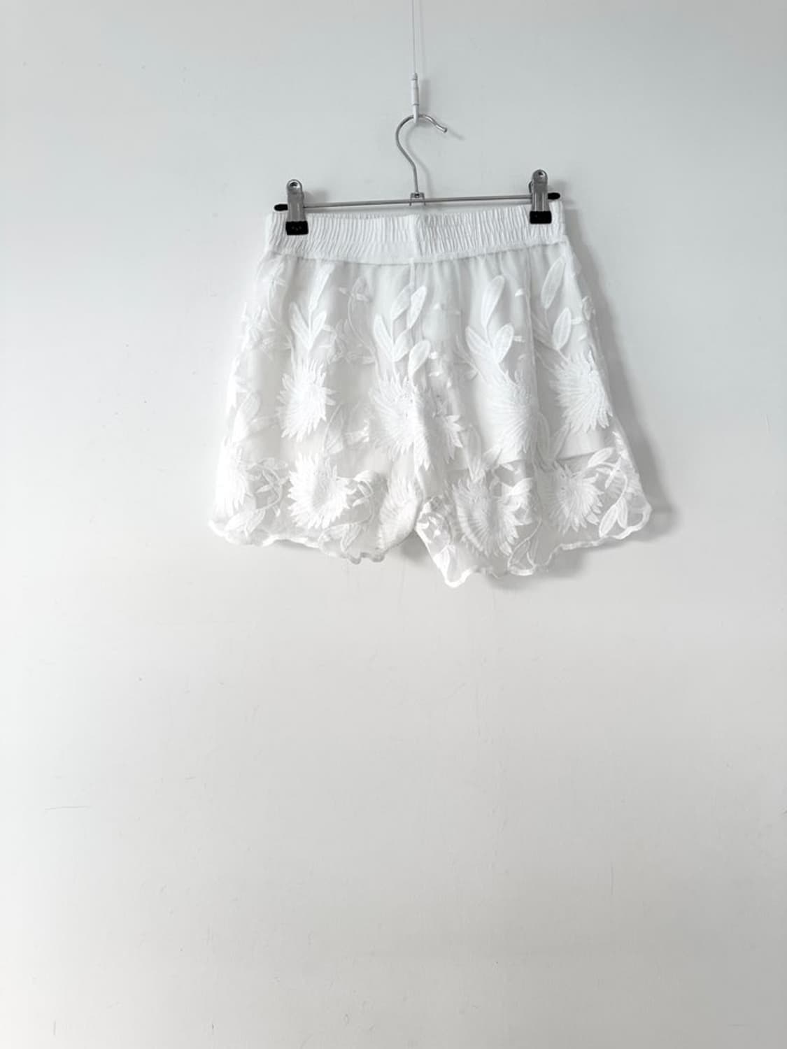 Sheer jacquard mini pants / white 상품이미지4