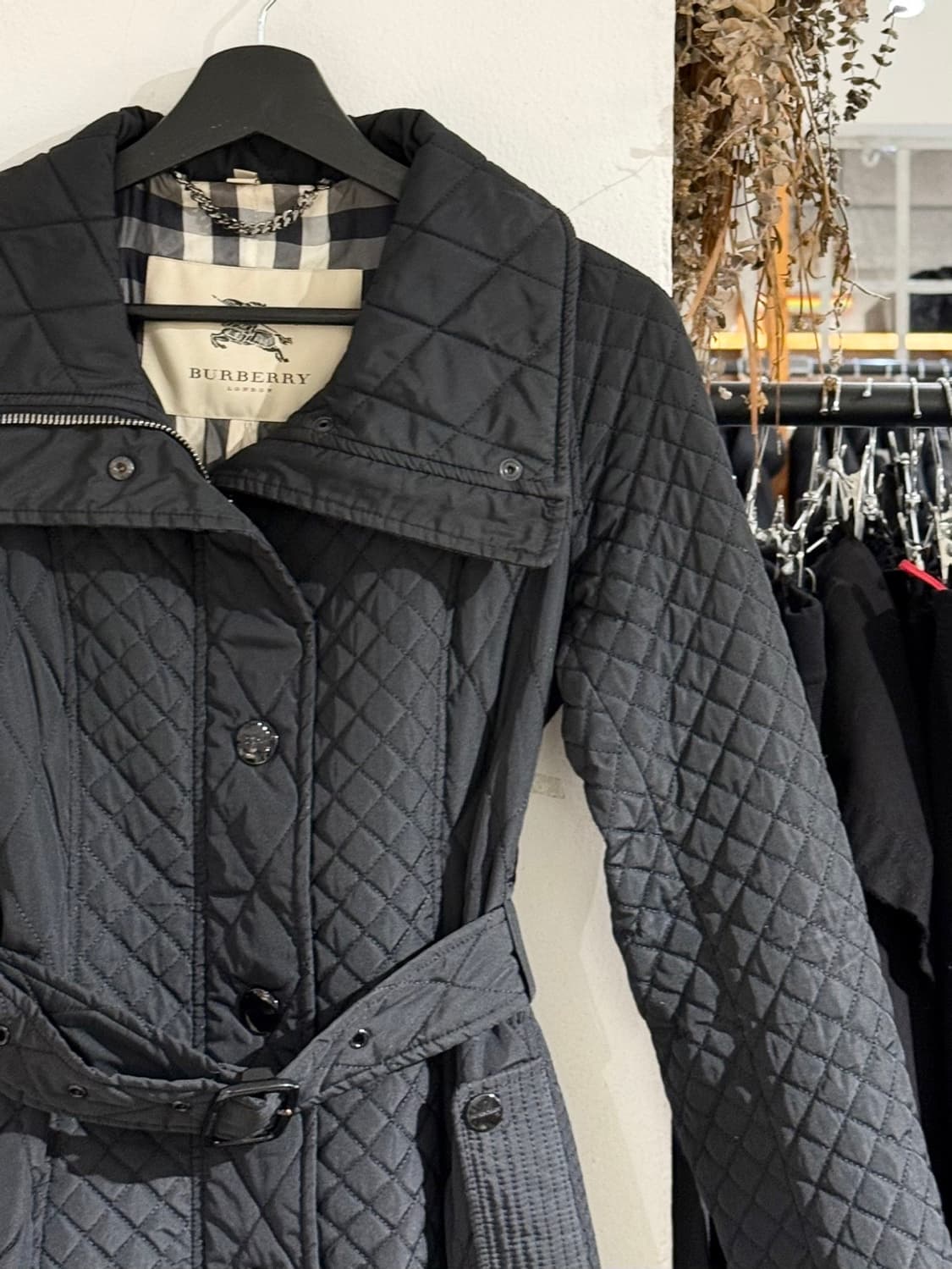 버버리 블랙 벨티드 퀼팅 코트 상품이미지3