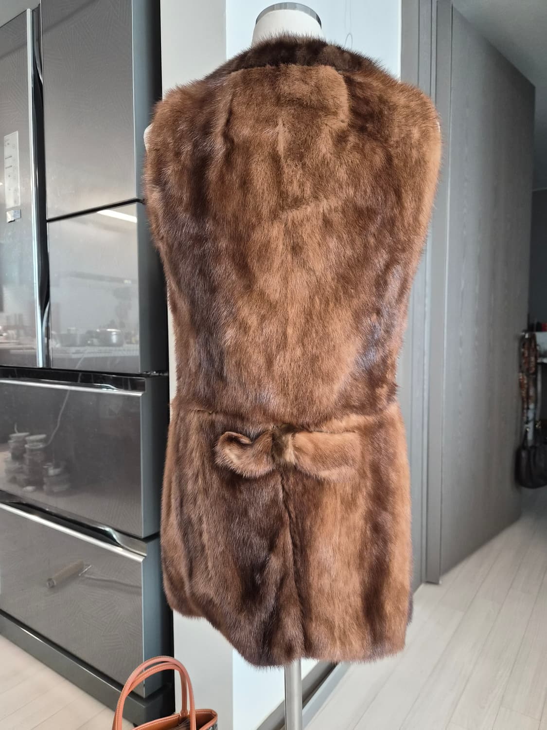 천연 밍크 베스트 - 세련된 배색 디자인 상품이미지5