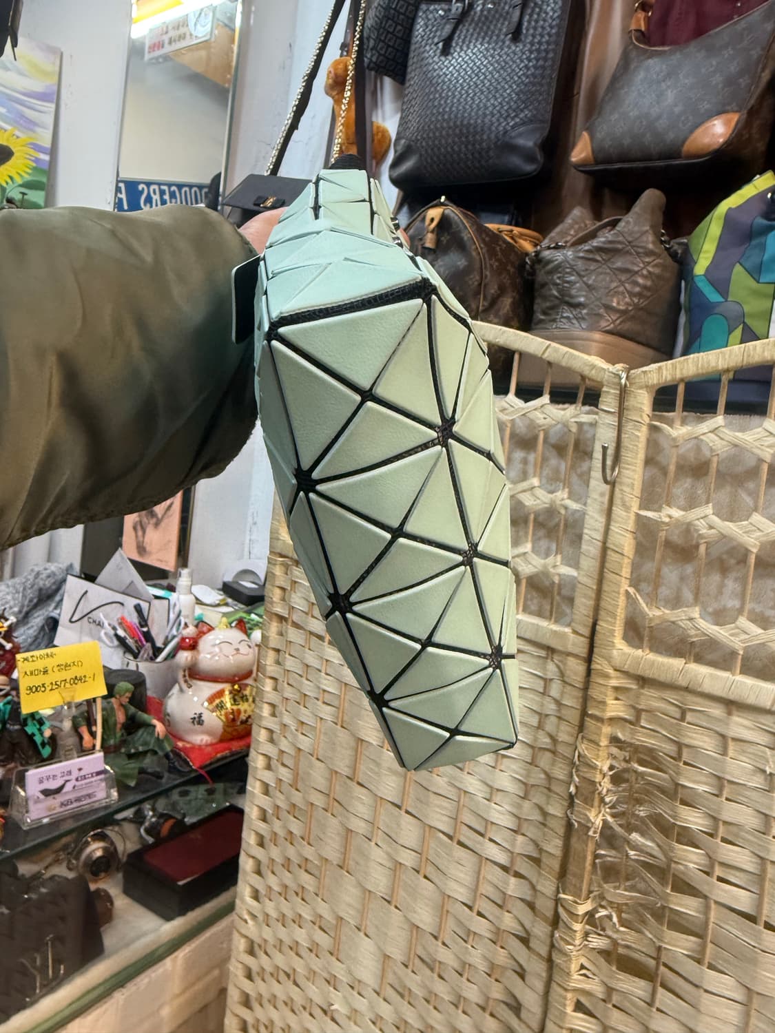 정품 바오바오 트랙 미니 토트백 팝니다 상품이미지6