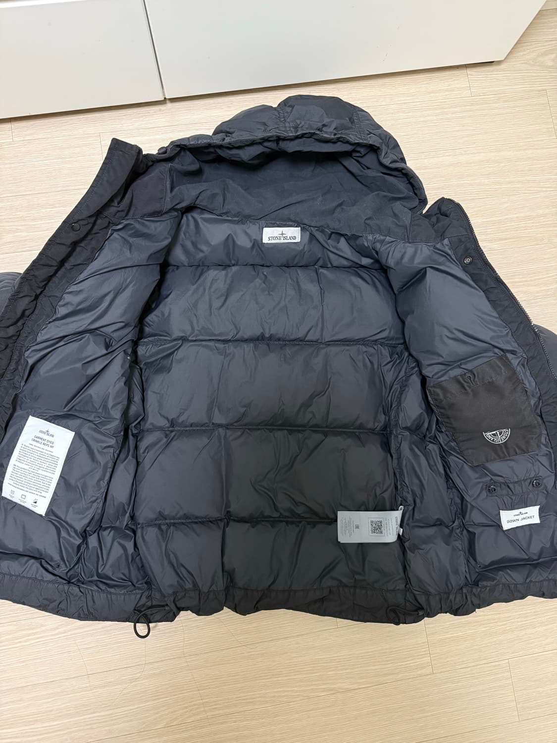 스톤아일랜드 크링클랩스 NY 리사이클 나일론 후드 다운 패딩 상품이미지2
