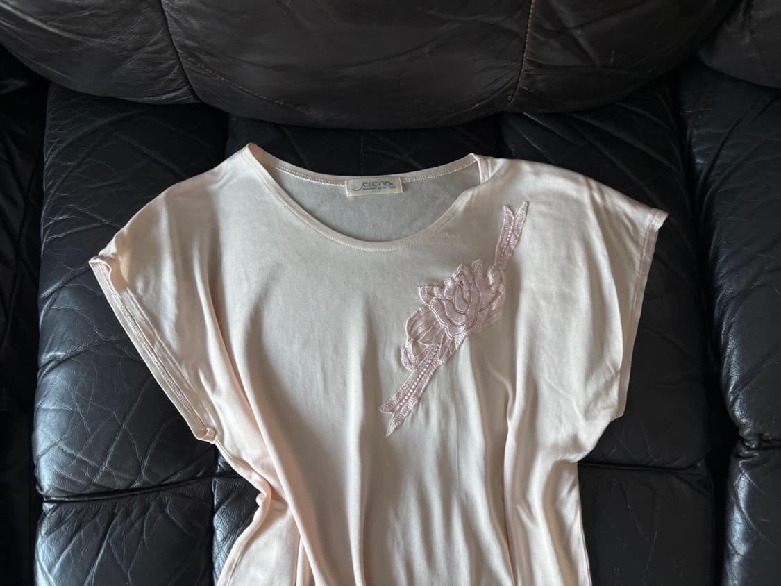 rose embroidery tee 상품이미지1