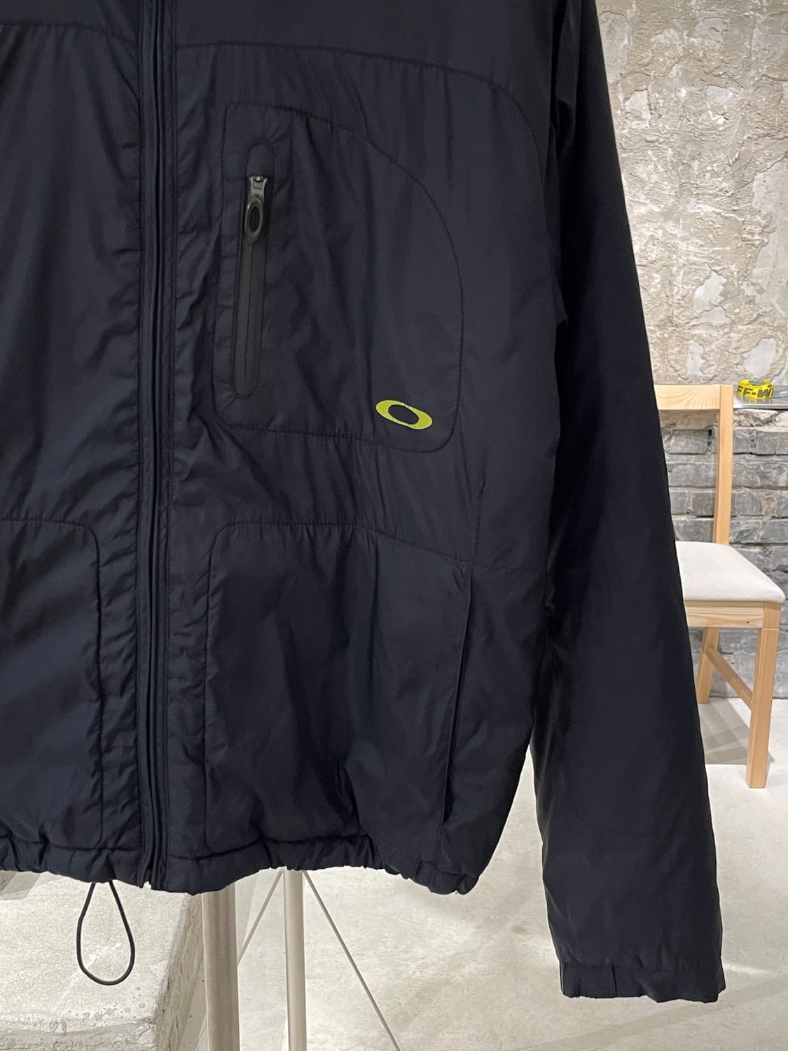 오클리 블랙 로고 패디드 자켓 상품이미지5