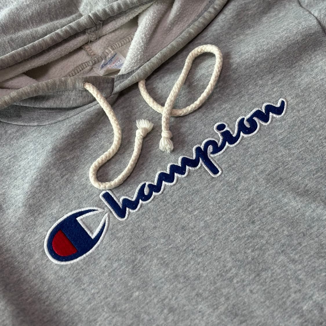 챔피언(Champion) 에코 어센틱 스크립트 로고 그레이 후드티 상품이미지2