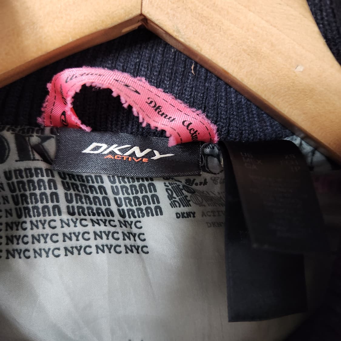 H964 [XS] Dkny 엑티브 올드스쿨 퍼 크롭 패딩 상품이미지3