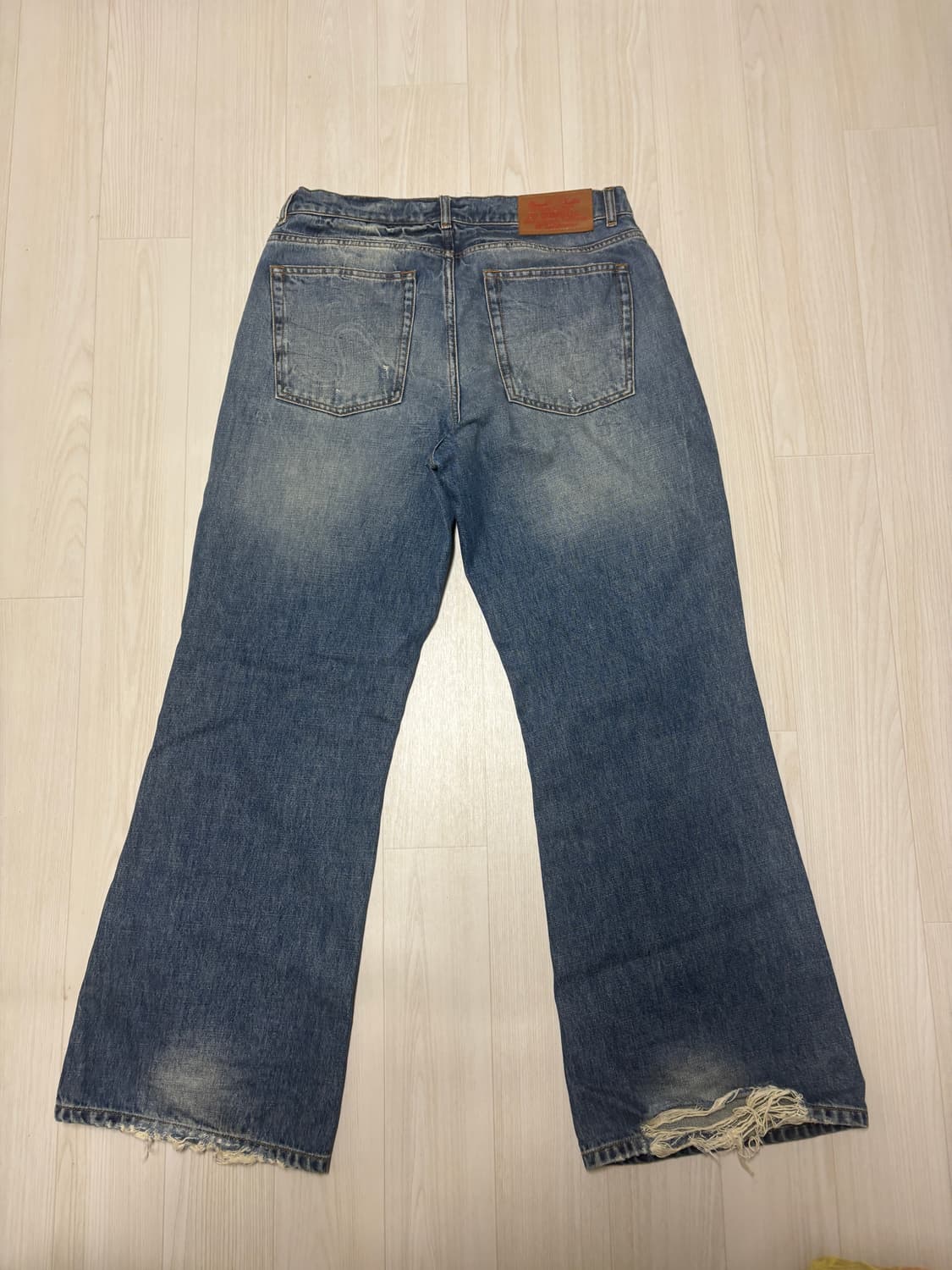 Erl distressed regular fit jeans 상품이미지4