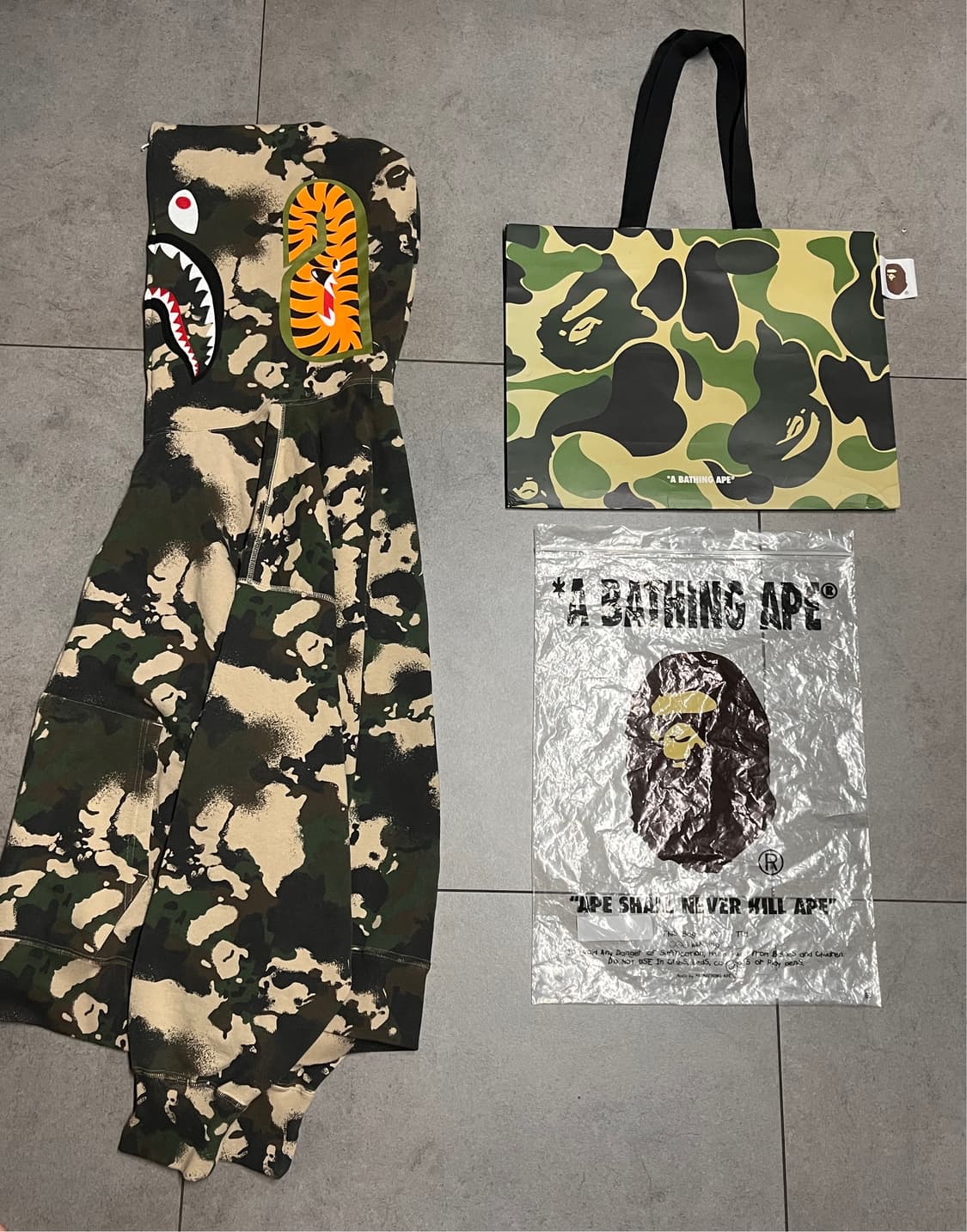 새상품급)베이프 맵카모 샤크 후드집업 상품이미지2