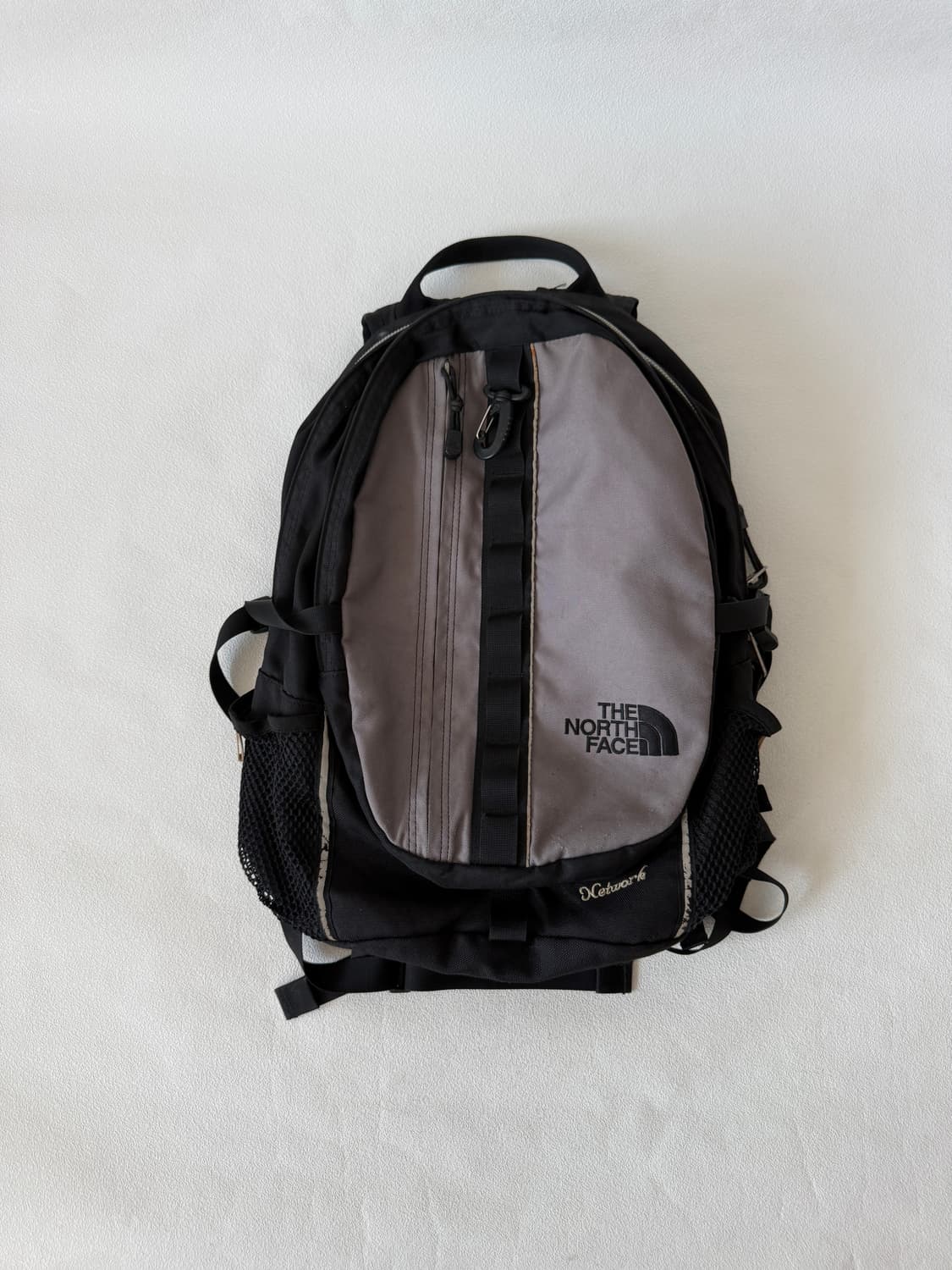 노스페이스(THE NORTH FACE) 백팩(뒷면 하단 헤짐) 상품이미지1