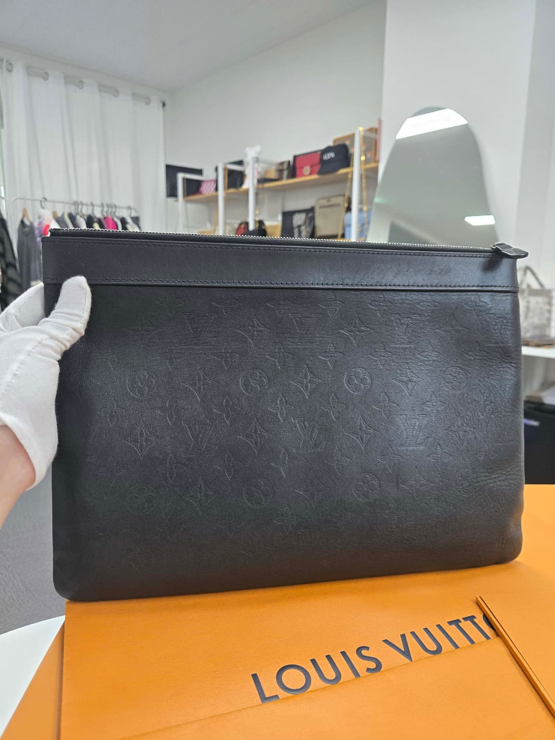 [40%할인] 루이비통 포쉐트 쉐도우 클러치백 상품이미지2