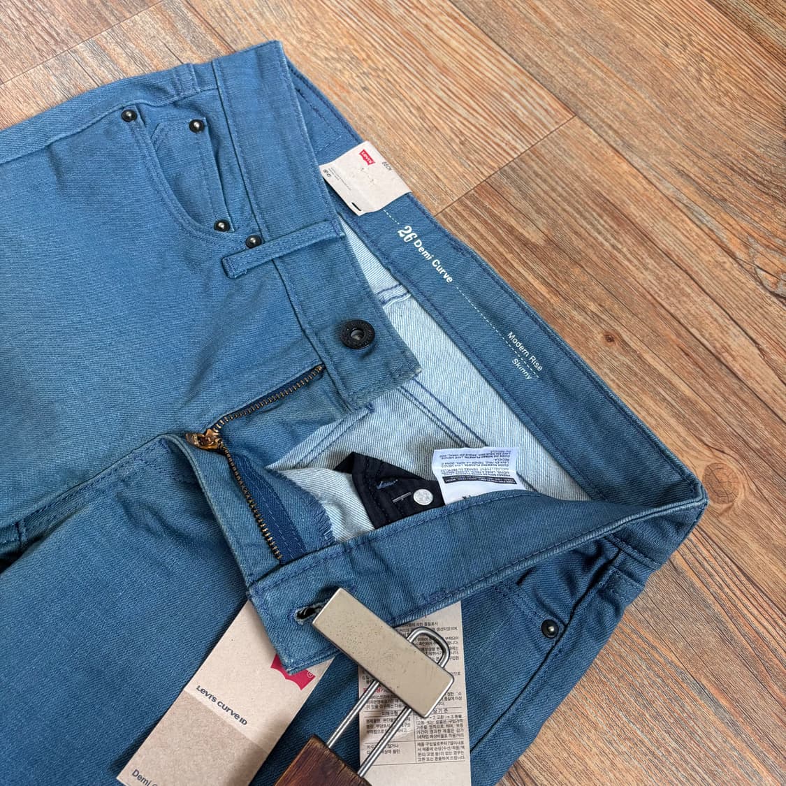 새제품 리바이스 26 데미 커브 스키니 청바지 페이딩 스판 데님 상품이미지7