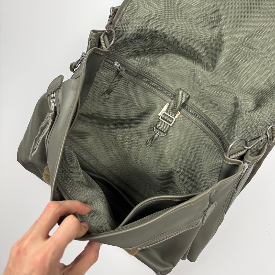 요시다포터 러기지라벨 뉴라이너 메신저백 올리브 L 상품이미지7