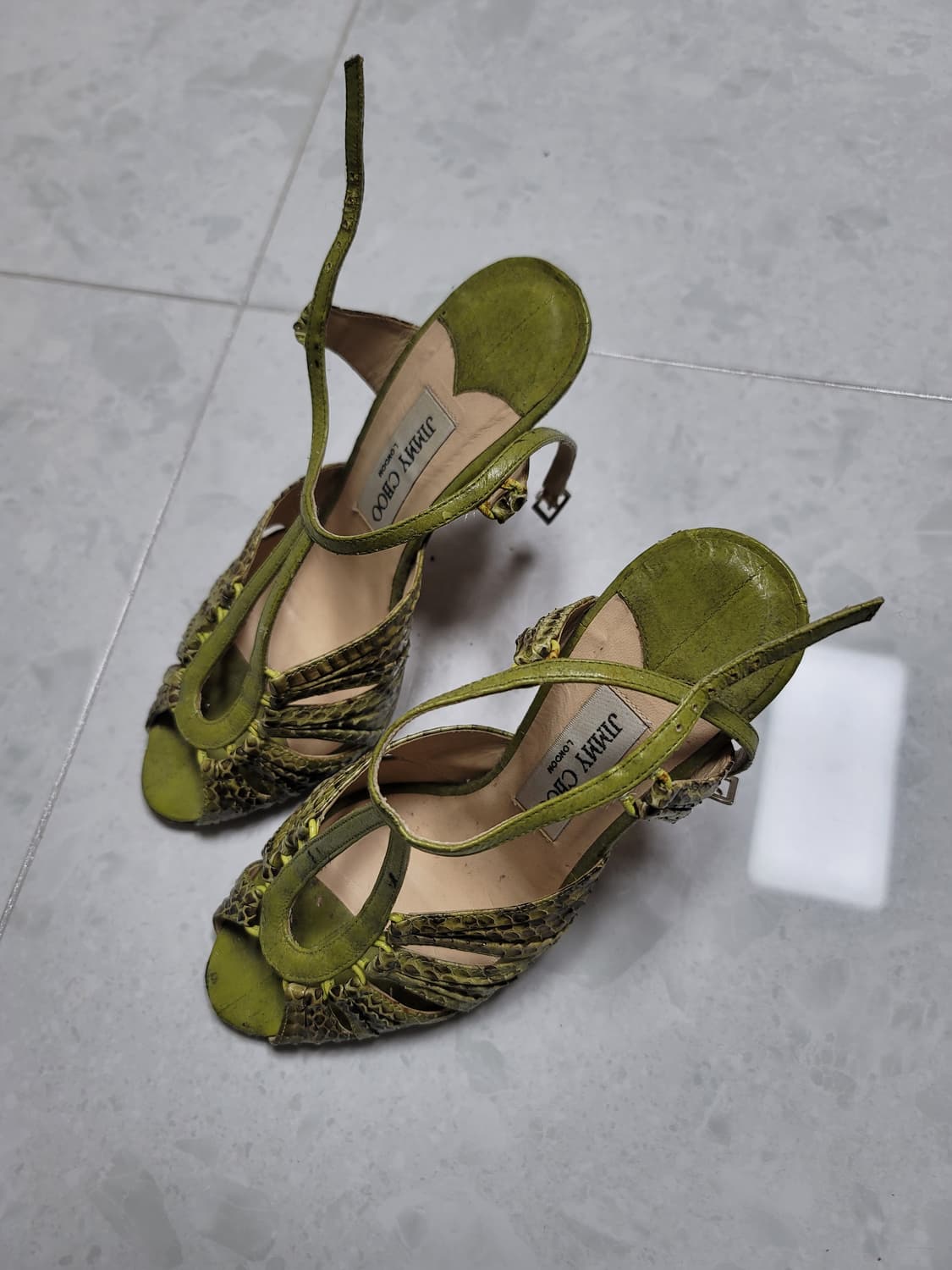 지미추 파이톤 스트랩 연두색 하이힐 37사이즈 상태굿
 상품이미지1