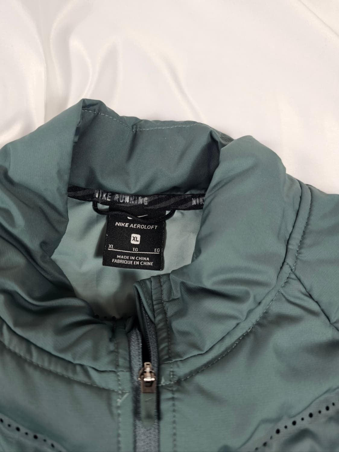 나이키에어로로프트자켓 상품이미지3