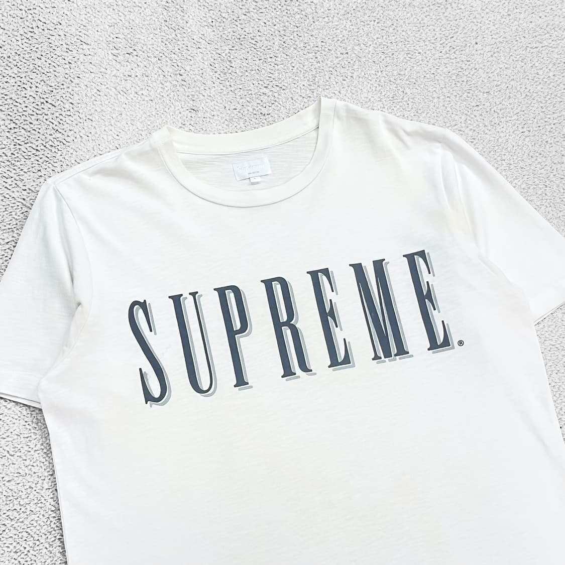 슈프림 Supreme 스포츠 스펠 로고 반팔티  상품이미지2