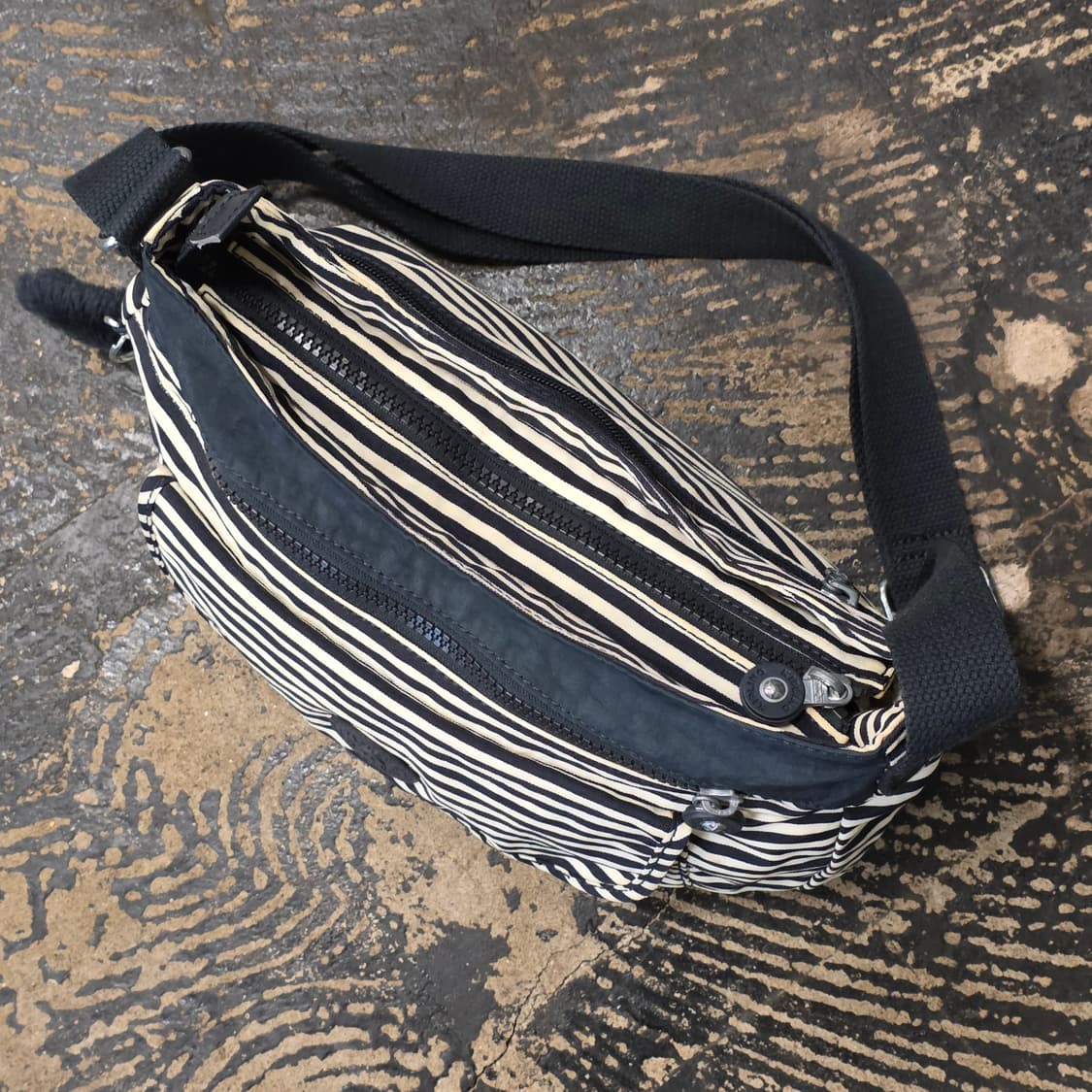 키플링 스트라이프 크로스백 상품이미지7