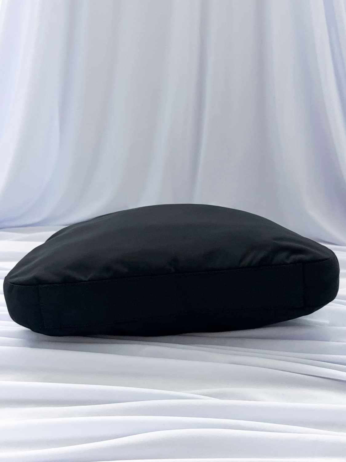 프라다 나일론 사이드 로고 호보백 상품이미지7