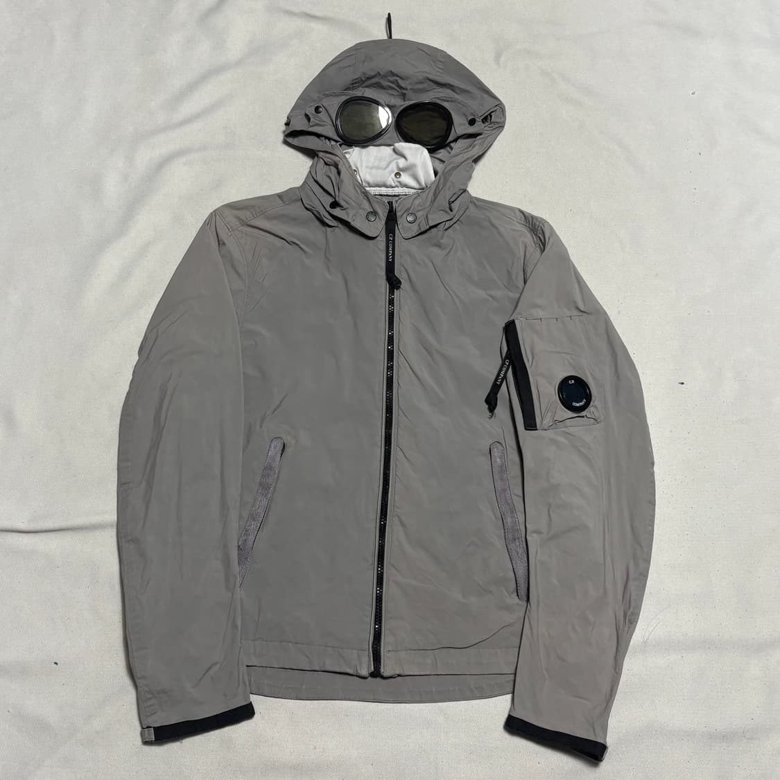 100 C.P. 컴퍼니 후드고글 그레이 바람막이 자켓 상품이미지2