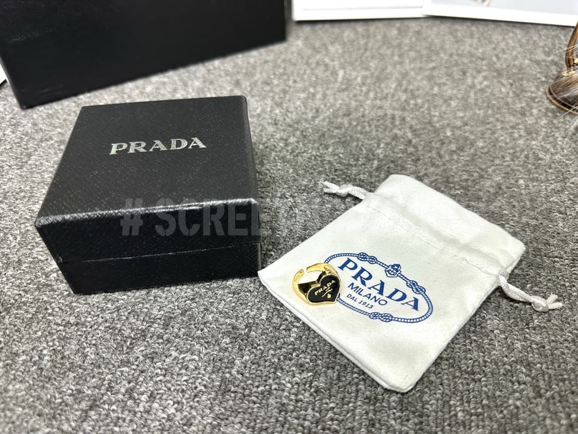 프라다 하트 반지 블랙 상품이미지2