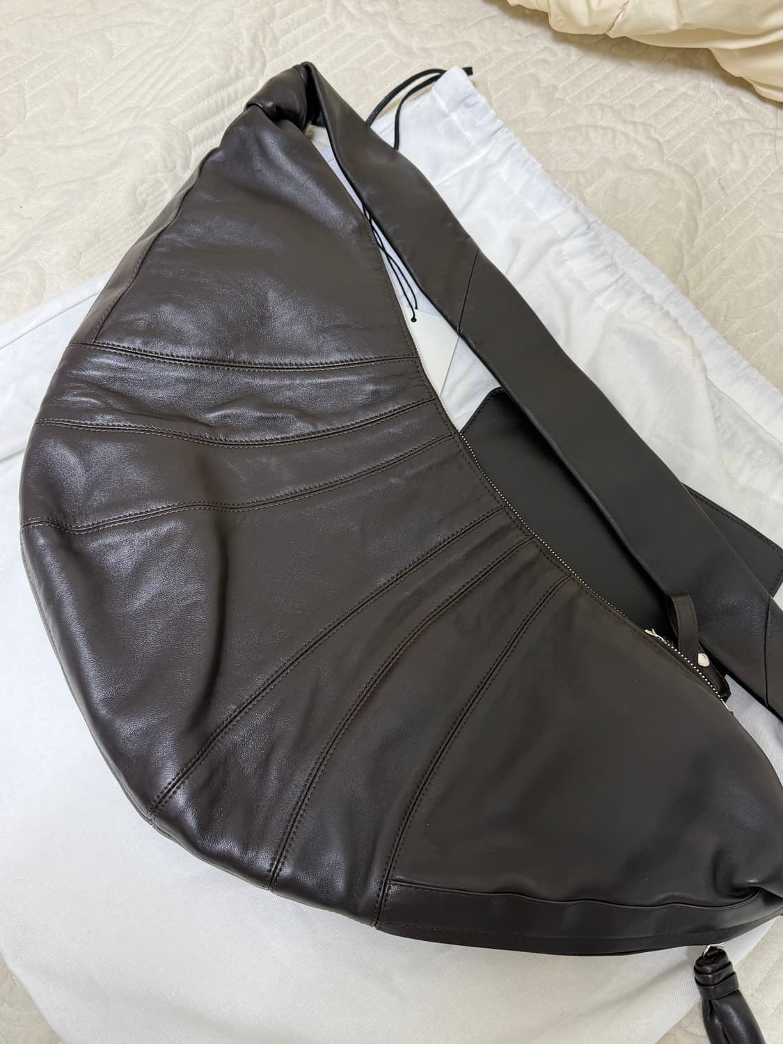 르메르 크루아상백 라지 다크초코 양가죽 상품이미지2