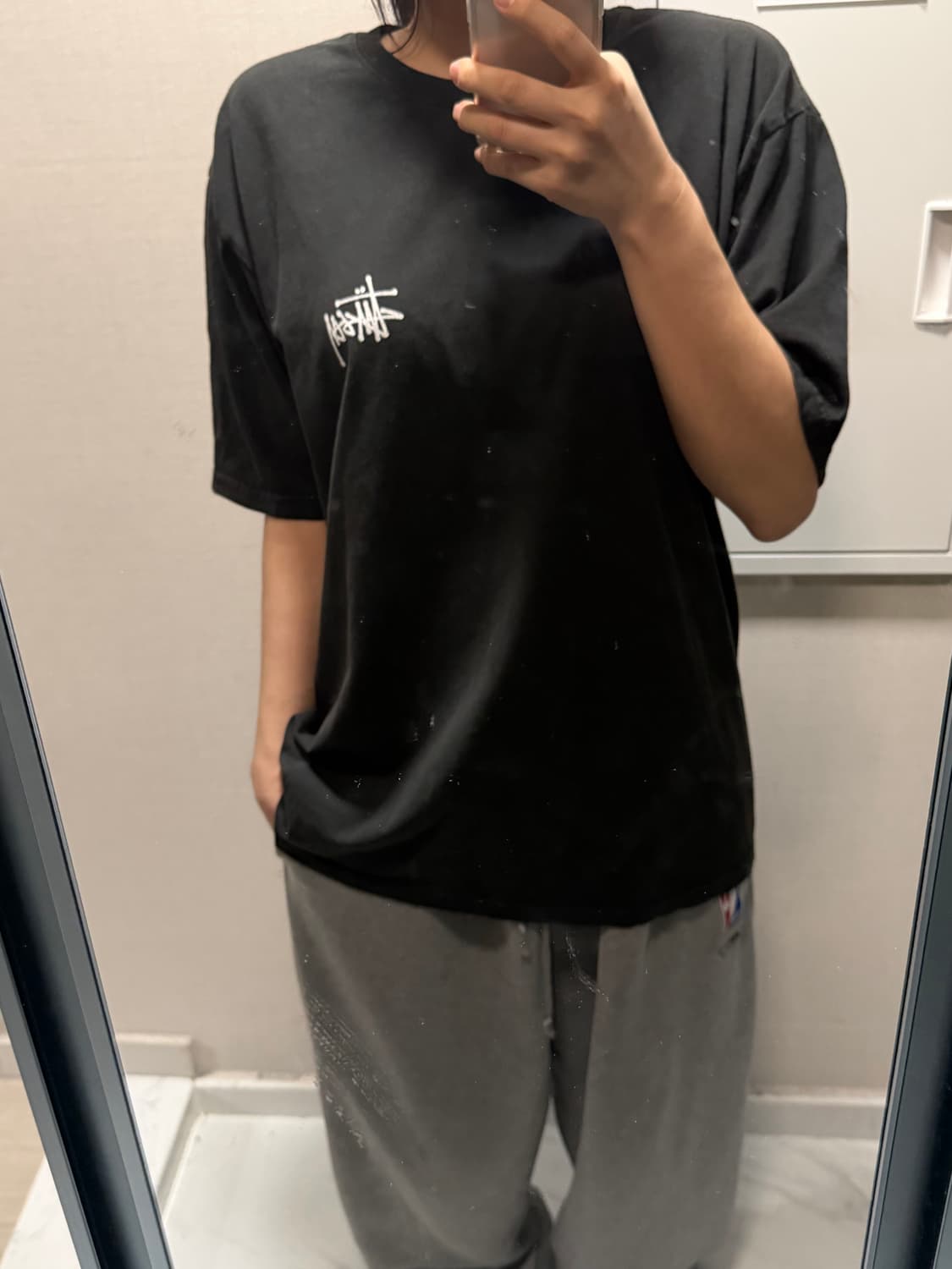 스투시 블랙 반팔티 L (뒷면 프린팅) 상품이미지1