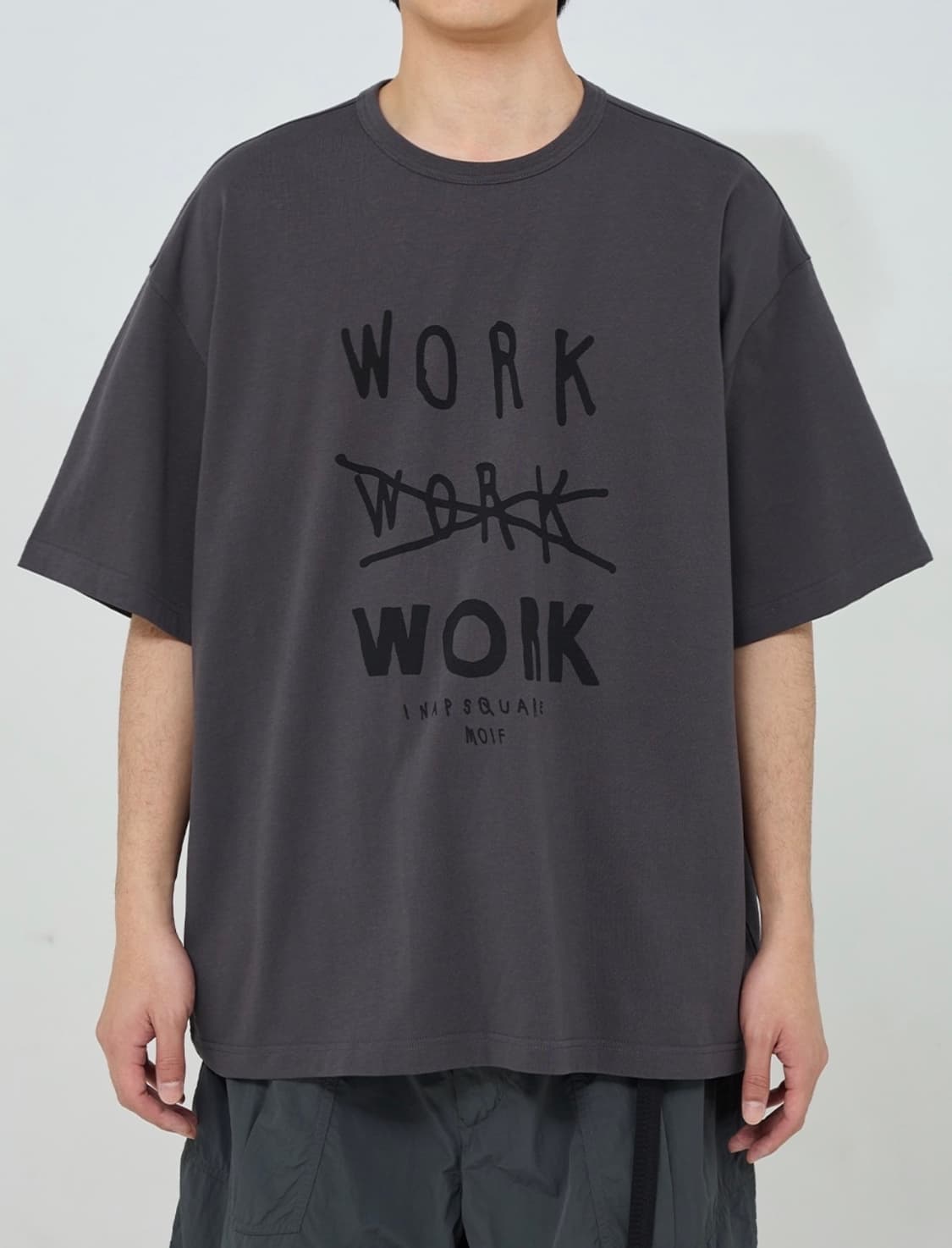 [3]모이프 x 이나피스퀘어 워크 반팔 차콜 상품이미지2