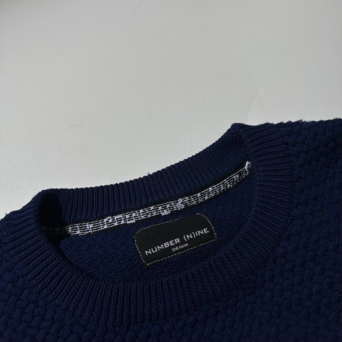 넘버나인 사이드 로고 지퍼 니트 네이비 상품이미지3