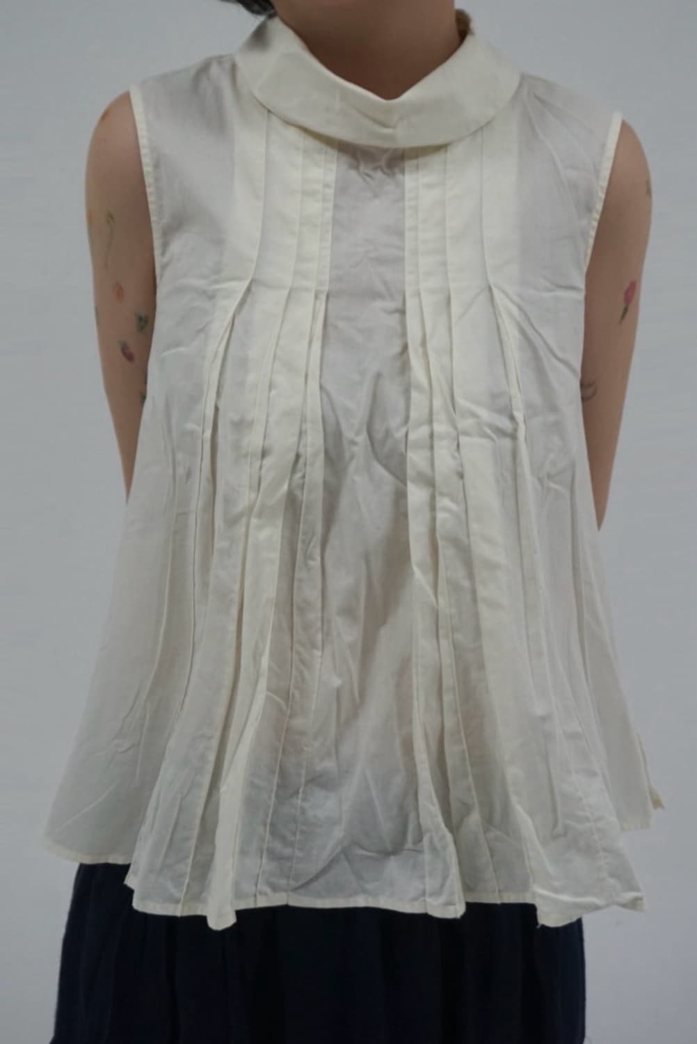MARNI × UNIQLO Pleated Sleeveless Blouse 상품이미지1