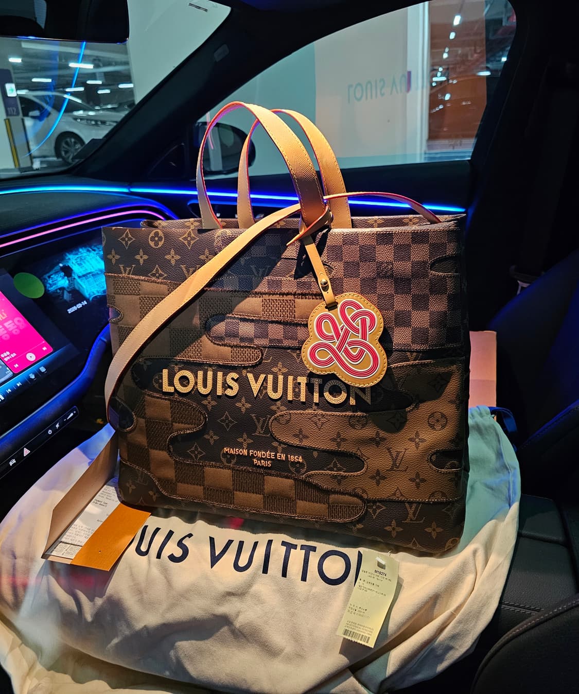 루이비통 니고x퍼렐 한정판 쇼퍼 토트백MM 크로스백 상품이미지2