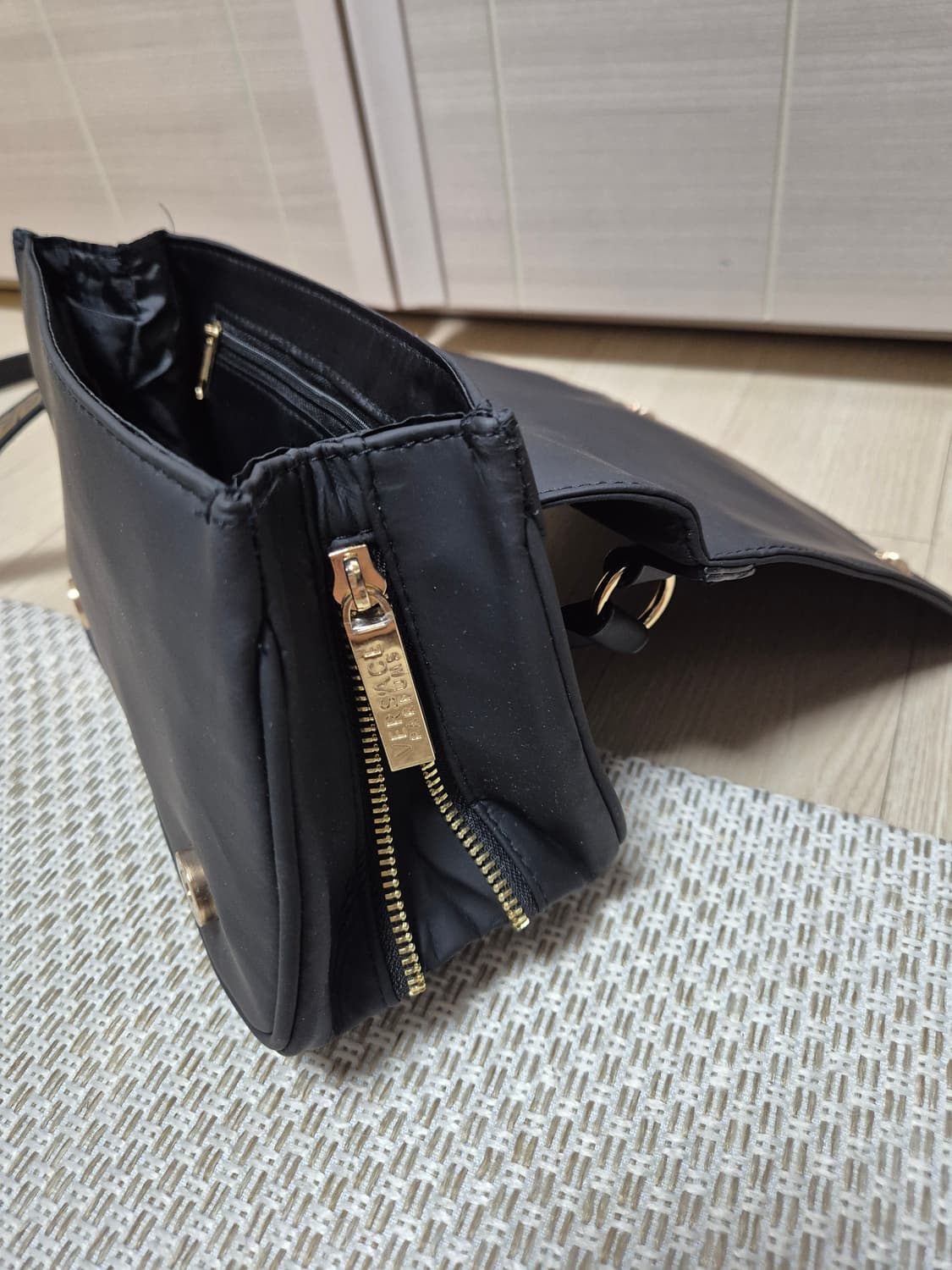 (정품) 베르사체 메두사 크로스가방 메두사 퍼퓸 가방 상품이미지6