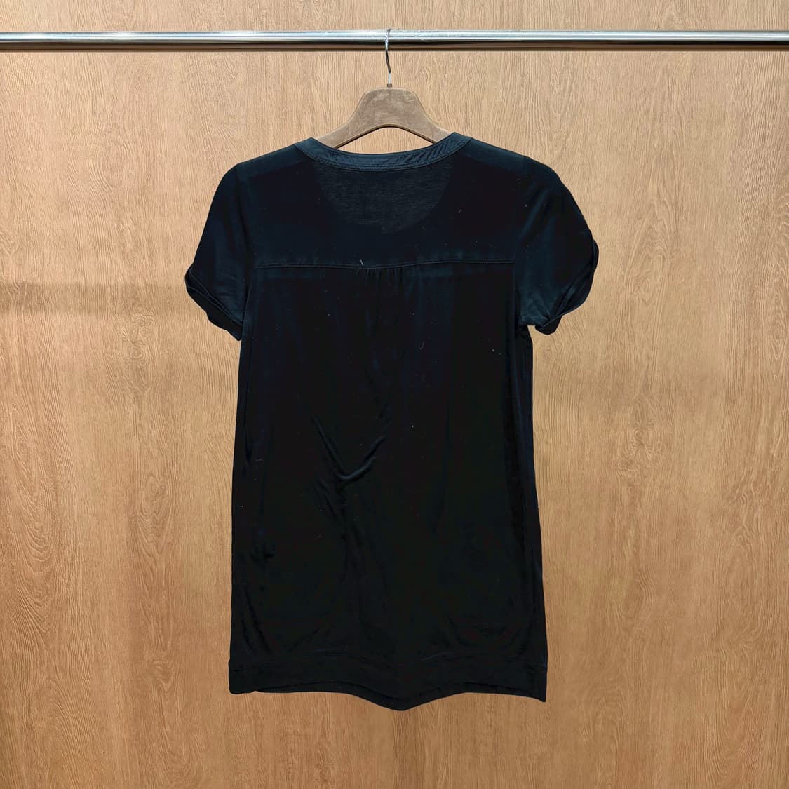 버버리 런던 미니 원피스 더블 포켓 넥라인 버튼 디테일 스트레이트핏 블랙 상품이미지3